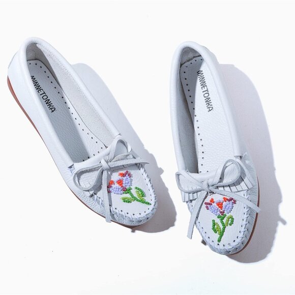 Women's White Floral Embroidery Flower Design Leather Upper Slipper Boot - Picture 6 of 7